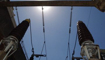 Las empresas generadoras de electricidad rechazaron la propuesta del Gobierno de pagar la deuda con un bono