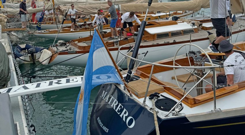 Festival de veleros en la Costa Azul con el argentino “Matrero” en tres regatas