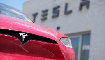 El Gobierno analiza cambios que permitirían la llegada de autos Tesla a la Argentina