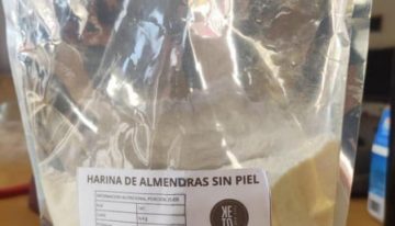 La Anmat prohibió la venta de una marca de harina de almendras y otra de moringa en polvo