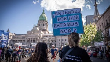 Marcha universitaria: empezó el acto central y se espera la lectura del documento con críticas al Gobierno