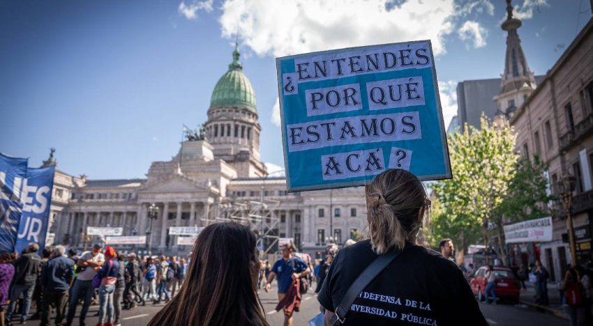 Marcha universitaria: empezó el acto central y se espera la lectura del documento con críticas al Gobierno