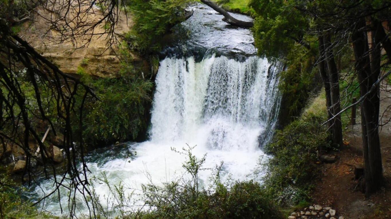 Un nene de 2 años y medio murió en un trágico accidente en el río Nant y Fall, en Trevelin. (Foto: gentileza ADN Sur).