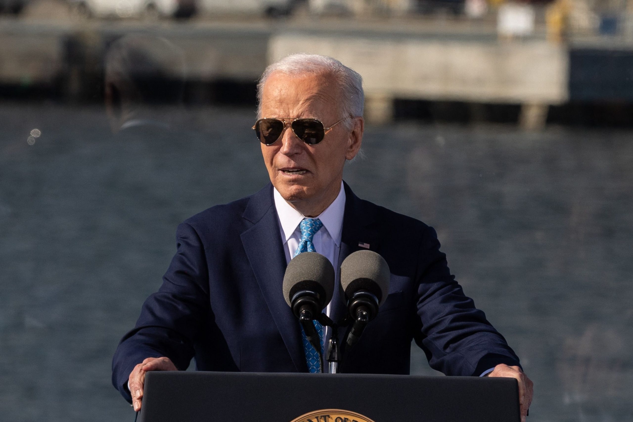 El presidente de Estados Unidos, Joe Biden, pronuncia un discurso sobre la agenda de inversión en Estados Unidos de su administración en el puerto de Baltimore el 29 de octubre de 2024 en Baltimore, Maryland