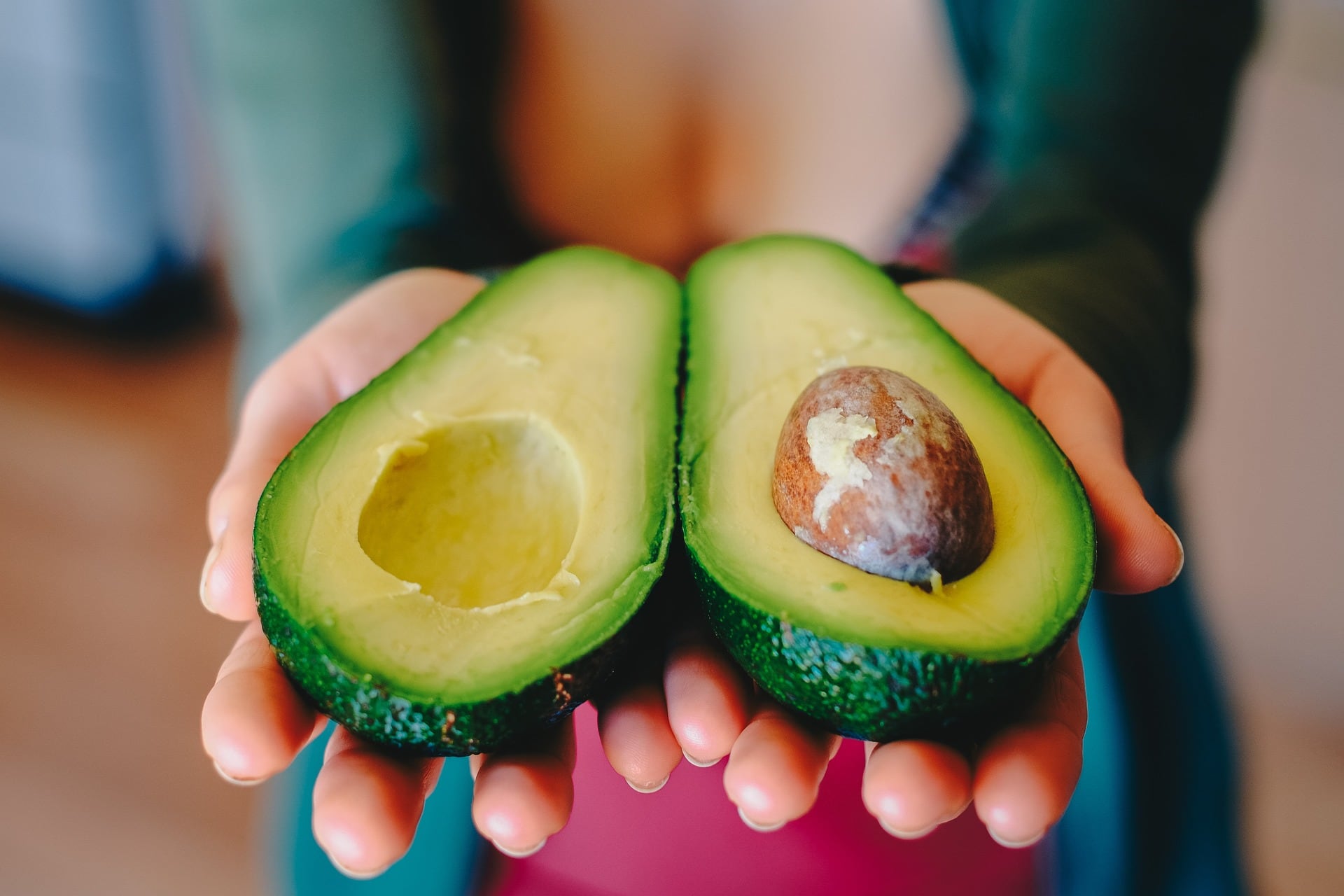 La palta es una excelente fuente de vitaminas A, C, E, K, ácido fólico y minerales escenciales como el potasio y el magnesio