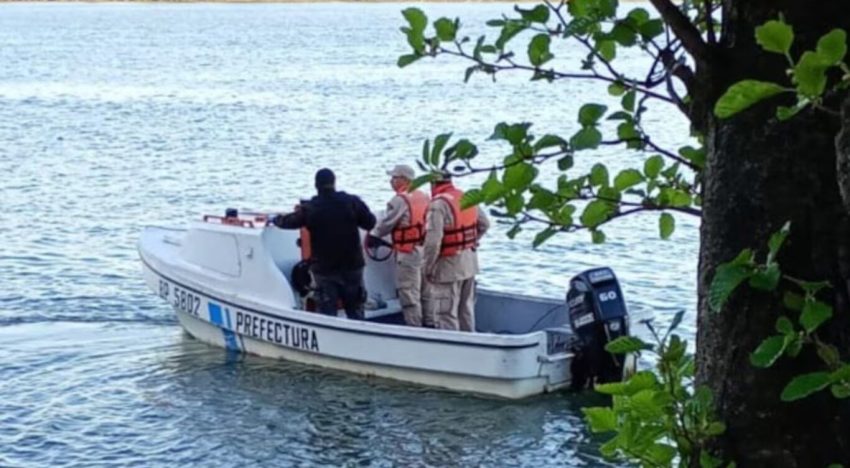 Tragedia en Río Negro: un hombre murió ahogado y una joven está desaparecida tras meterse a nadar en un río