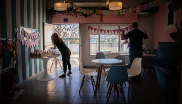 El excéntrico salón de fiestas para perros: cómo son los cumpleaños con juegos tématicos y mesa dulce