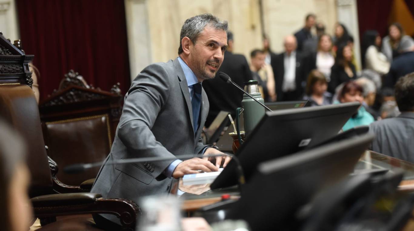 Días atrás, se reunieron en la presidencia de la Cámara baja los funcionarios de la jefatura de Gabinete y las autoridades de Aerolíneas Argentinas con los diputados de Encuentro Federal, la UCR, el Pro y el MID. (Foto: prensa Diputados)