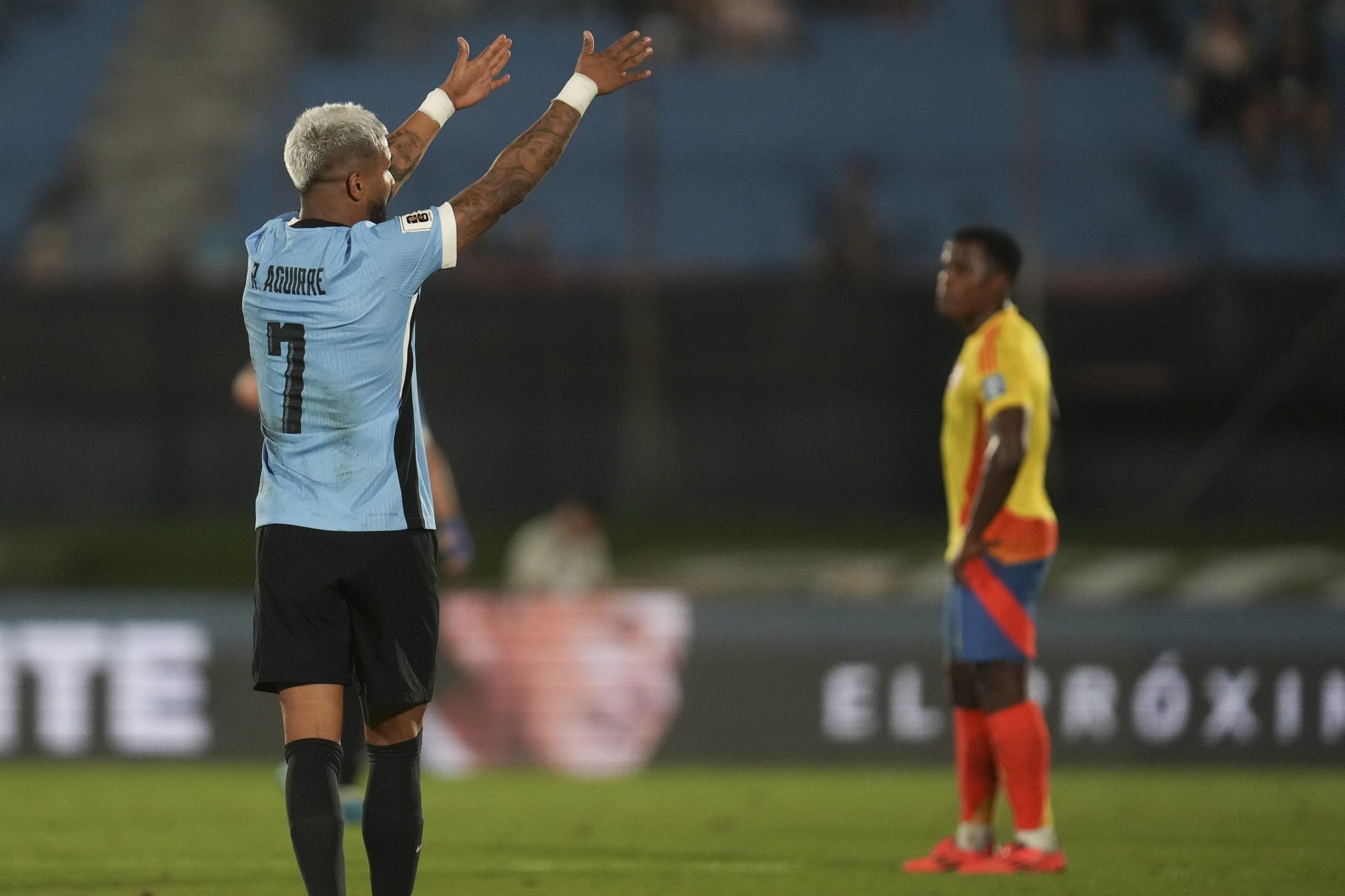 El festejo de Rodrigo Aguirre, tras un gran acción para el tanto del 2-1 en el estadio Centenario.