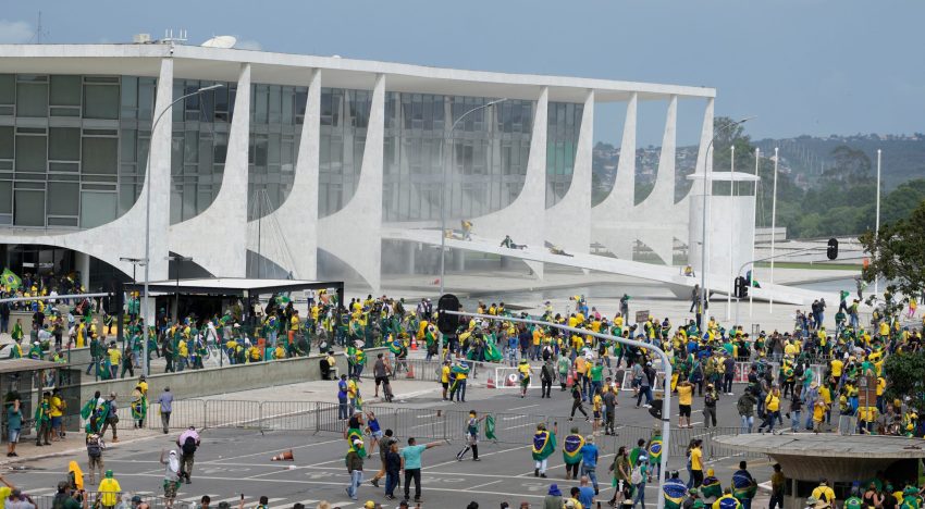 La Justicia argentina ordena la detención de los bolsonaristas prófugos por el asalto a Brasilia