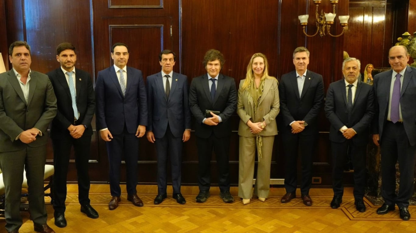 Javier Milei junto a gobernadores aliados en la Casa Rosada (Foto: Presidencia).