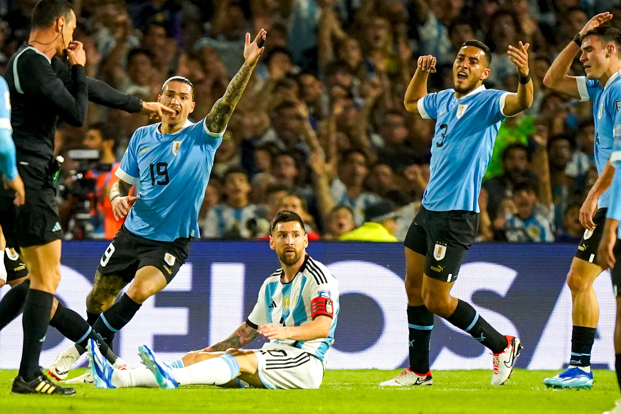 El último partido de Messi en la Bombonera, ante Uruguay, por las eliminatorias en 2023: fue derrota por 2 a 0