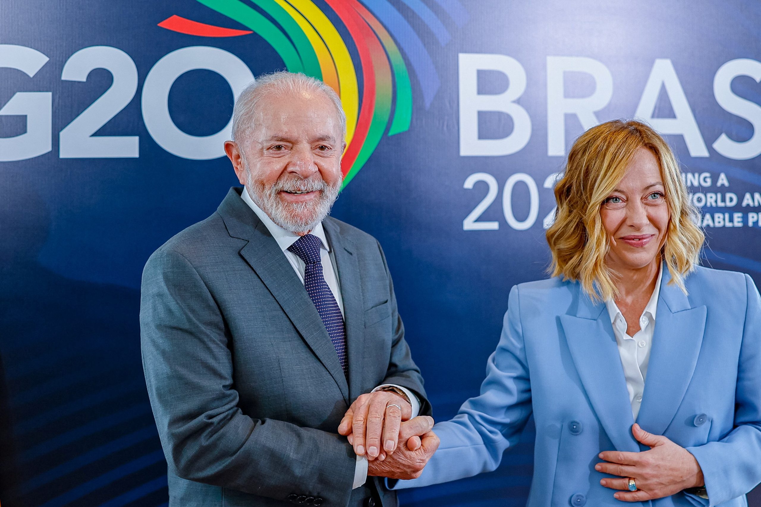 Luiz Inacio Lula da Silva recibe a la jefa de gobierno italiana Giorgia Meloni a su llegada a Río (Foto: Ricardo Stuckert/Presidencia brasileña/vía Reuters)