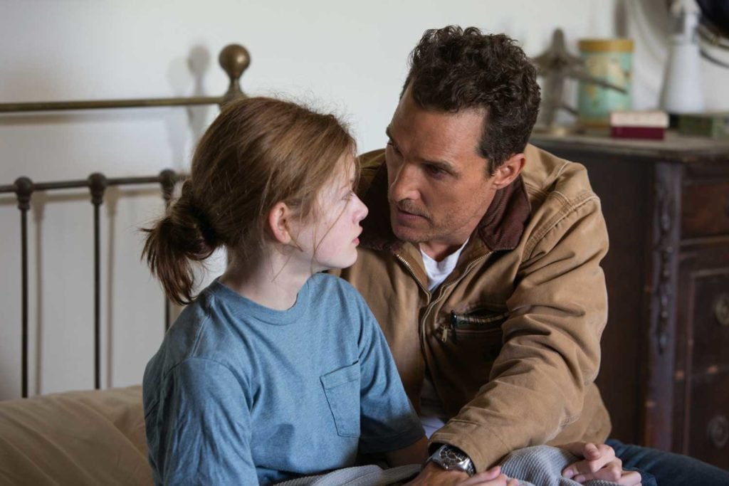 Mackenzie Foy y Matthew McConaughey en Interestellar (2014)