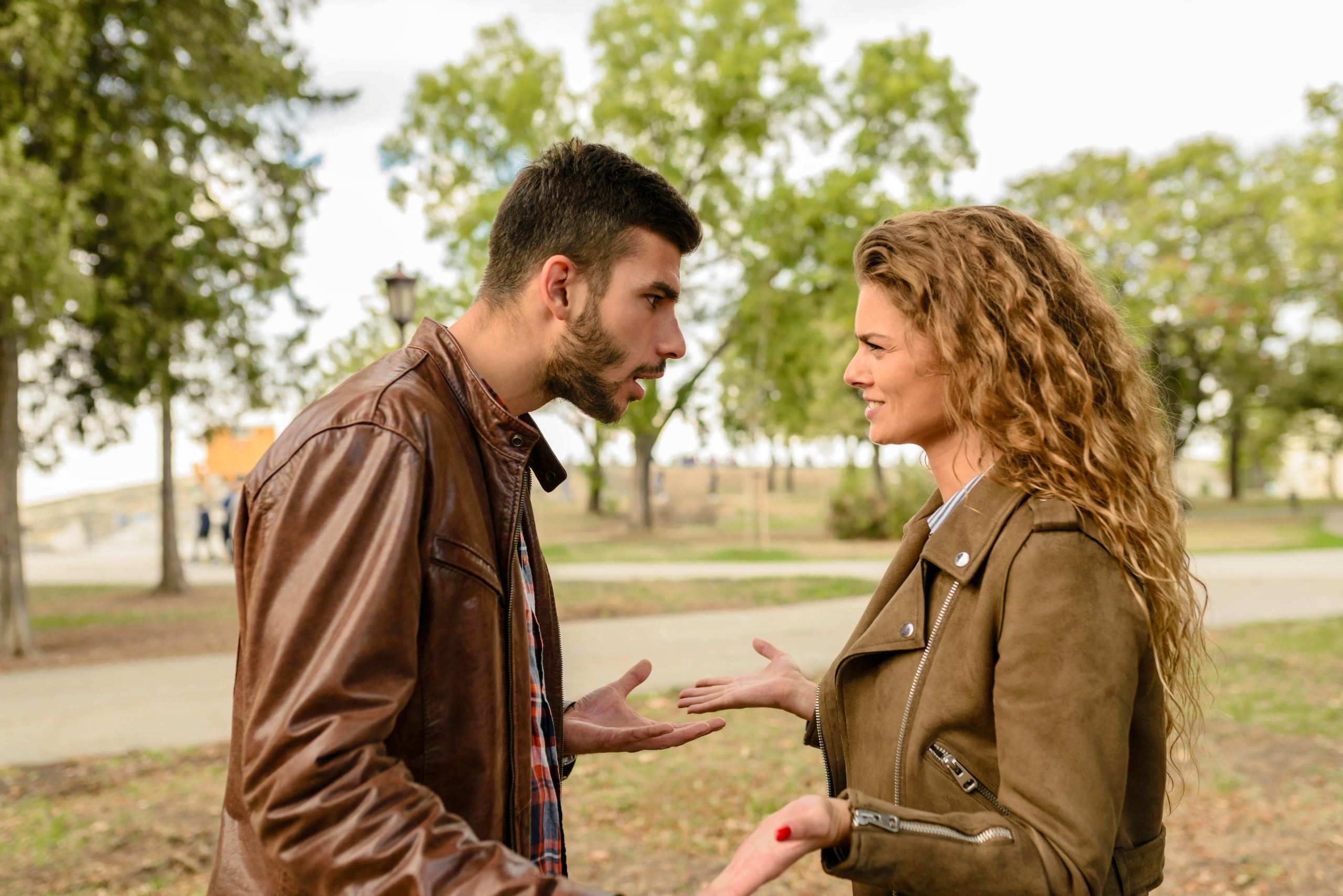 Aunque hablar con la pareja sobre los sentimientos puede ser algo reconfortante en estos casos, muchos especialistas advierten que puede llegar a generar inseguridades (imagen ilustrativa)