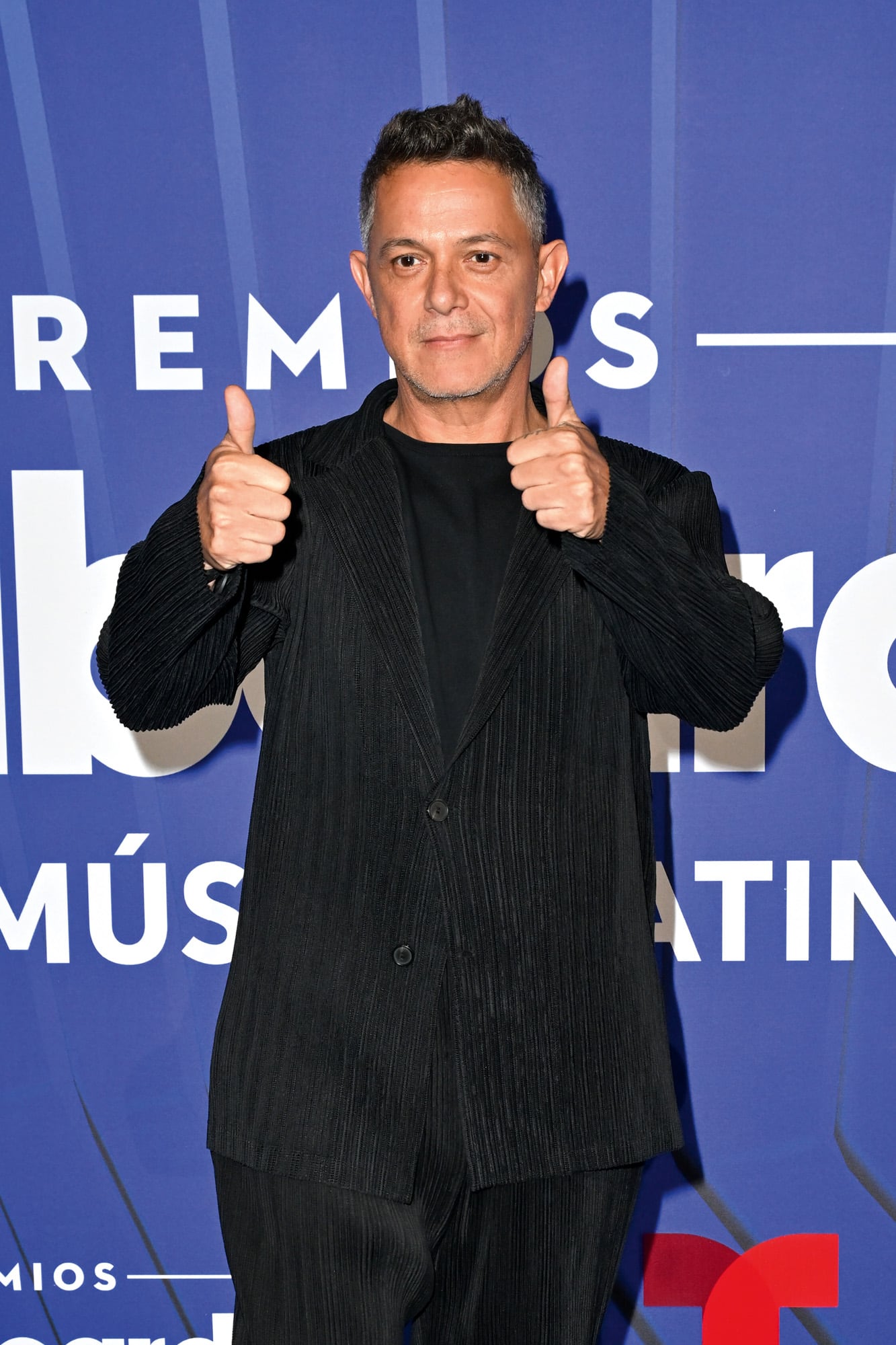 En Miami, Alejandro Sanz recibió el premio Billboard a su Trayectoria Artística durante la ceremonia de los Billboard de la Música Latina.