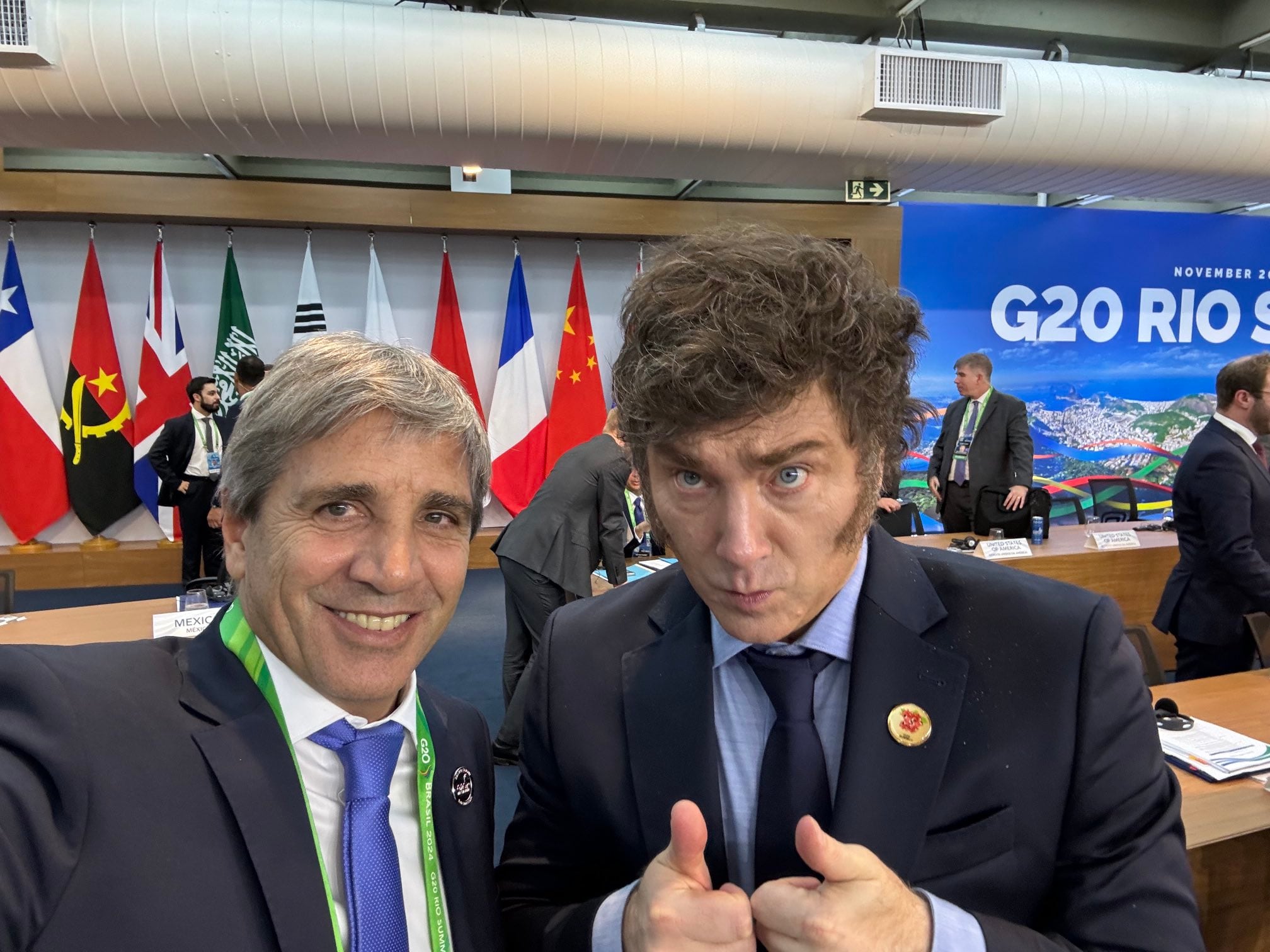 Luis Caputo y Javier Milei en el G20, en Brasil