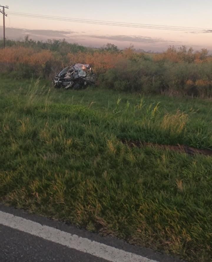 Cuatro muertos en un violento accidente frontal entre un auto y un camión en una ruta de Santa Fe