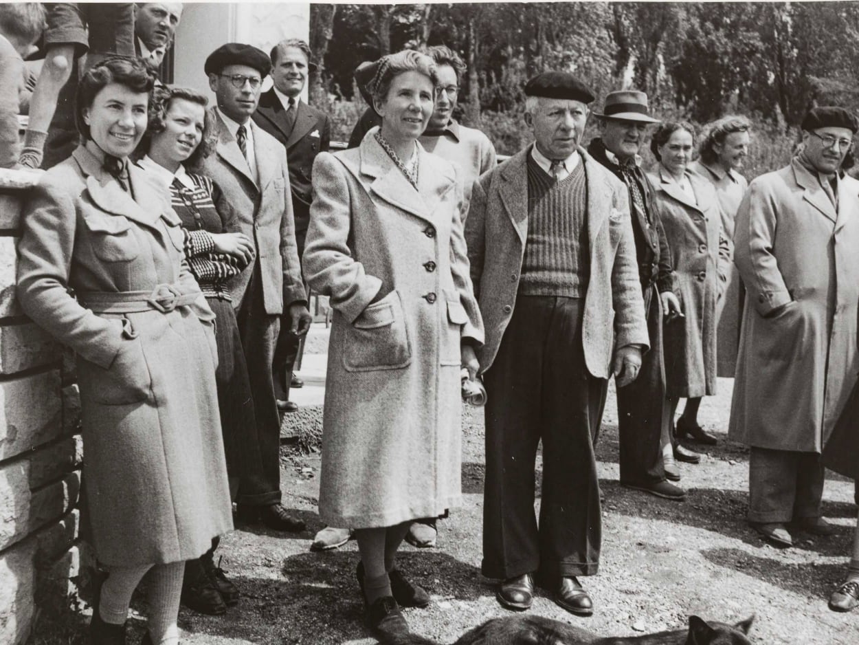 Rosa y Emilio Frey en la apertura del Club Andino de Bariloche, fundado por él. (1931)