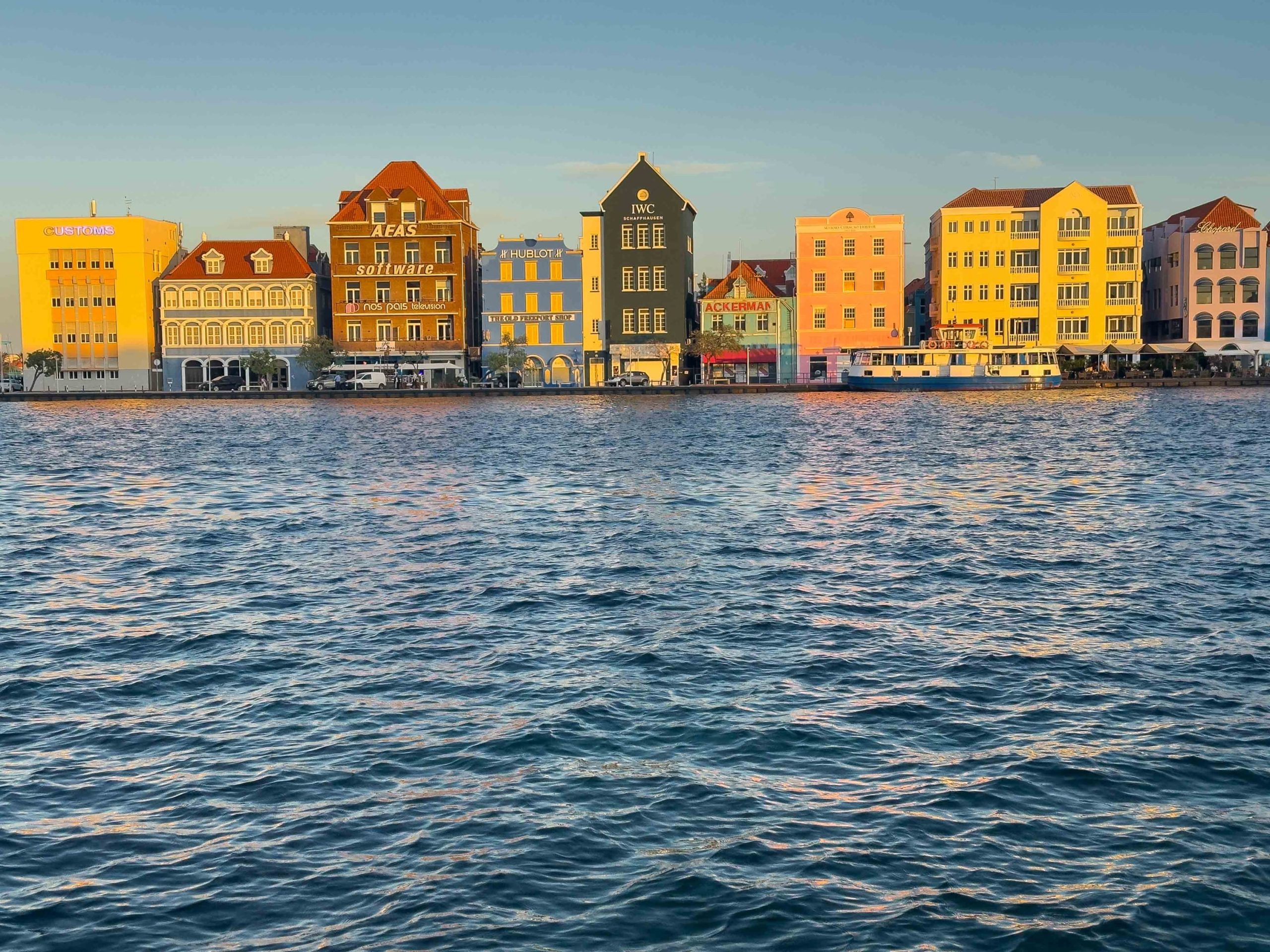 En Willemstad se destacan los edificios holandeses de los siglos XVII y XVIII