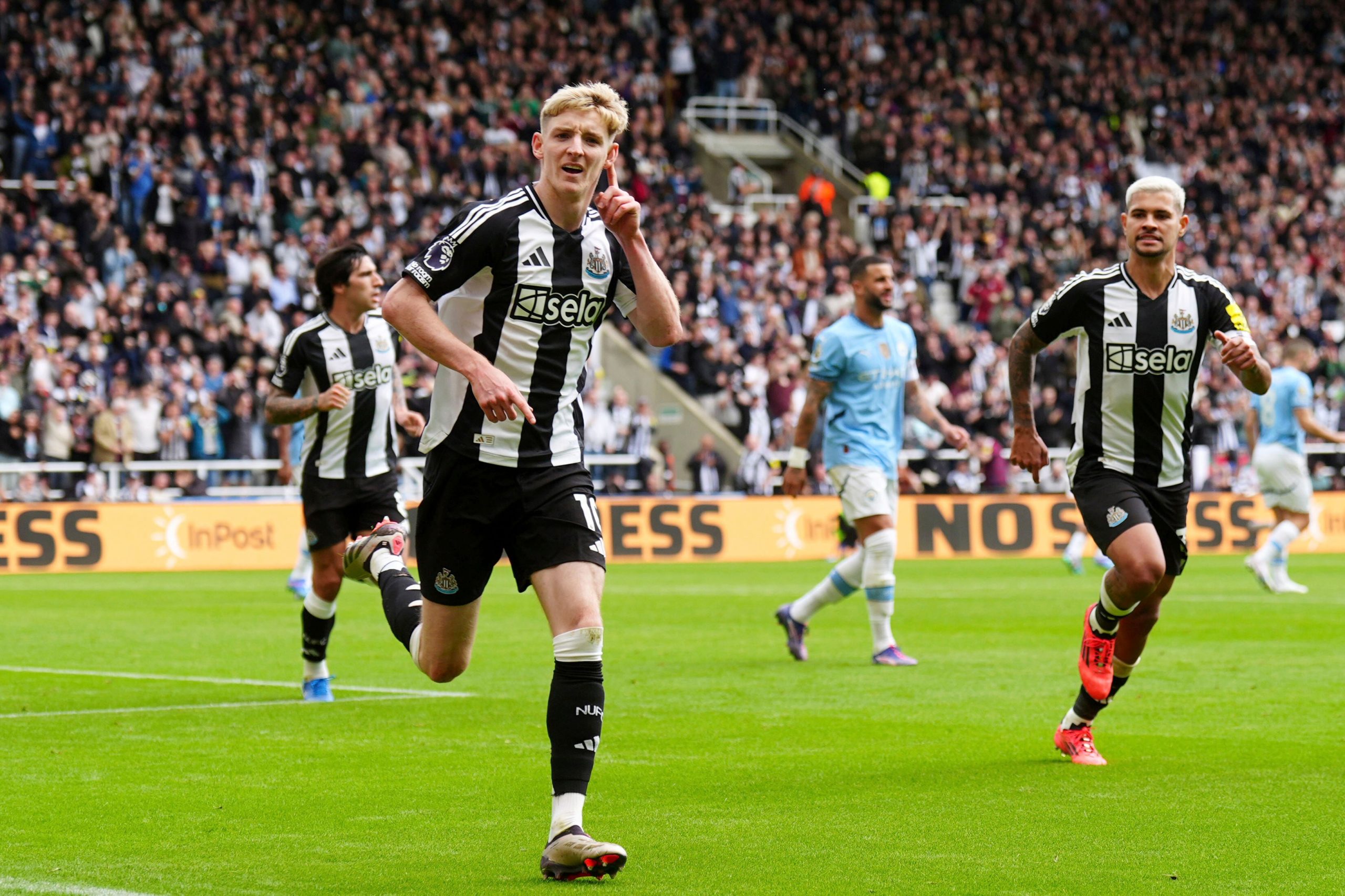 Pese al espaldarazo financiero que tuvo la temporada pasada cuando fue comprado por un fondo de inversión de Arabia Saudita, el Newcastle no logra destacarse en la Premier League (Owen Humphreys/PA via AP)