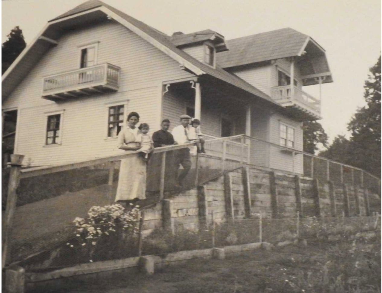 La familia Frey en Los Cipreses. (Circa. 1926).