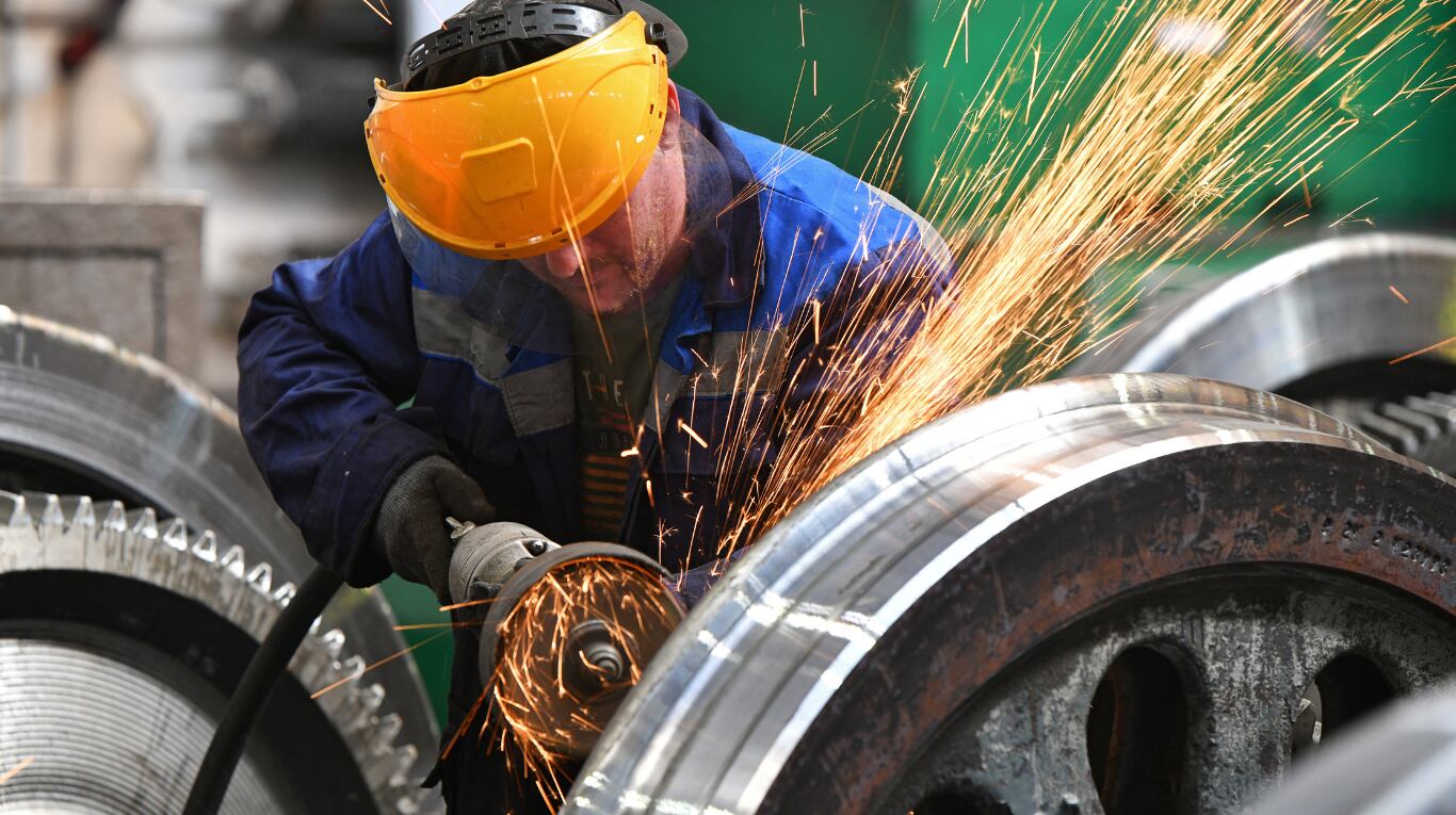 Tras la caída de la economía en junio, los analistas advierten que la recuperación llegará en 2025. (Foto: Reuters)