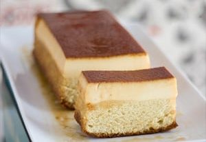 Cómo hacer bizcoflán, un postre que combina la suavidad de un bizcochuelo y la cremosidad de un flan