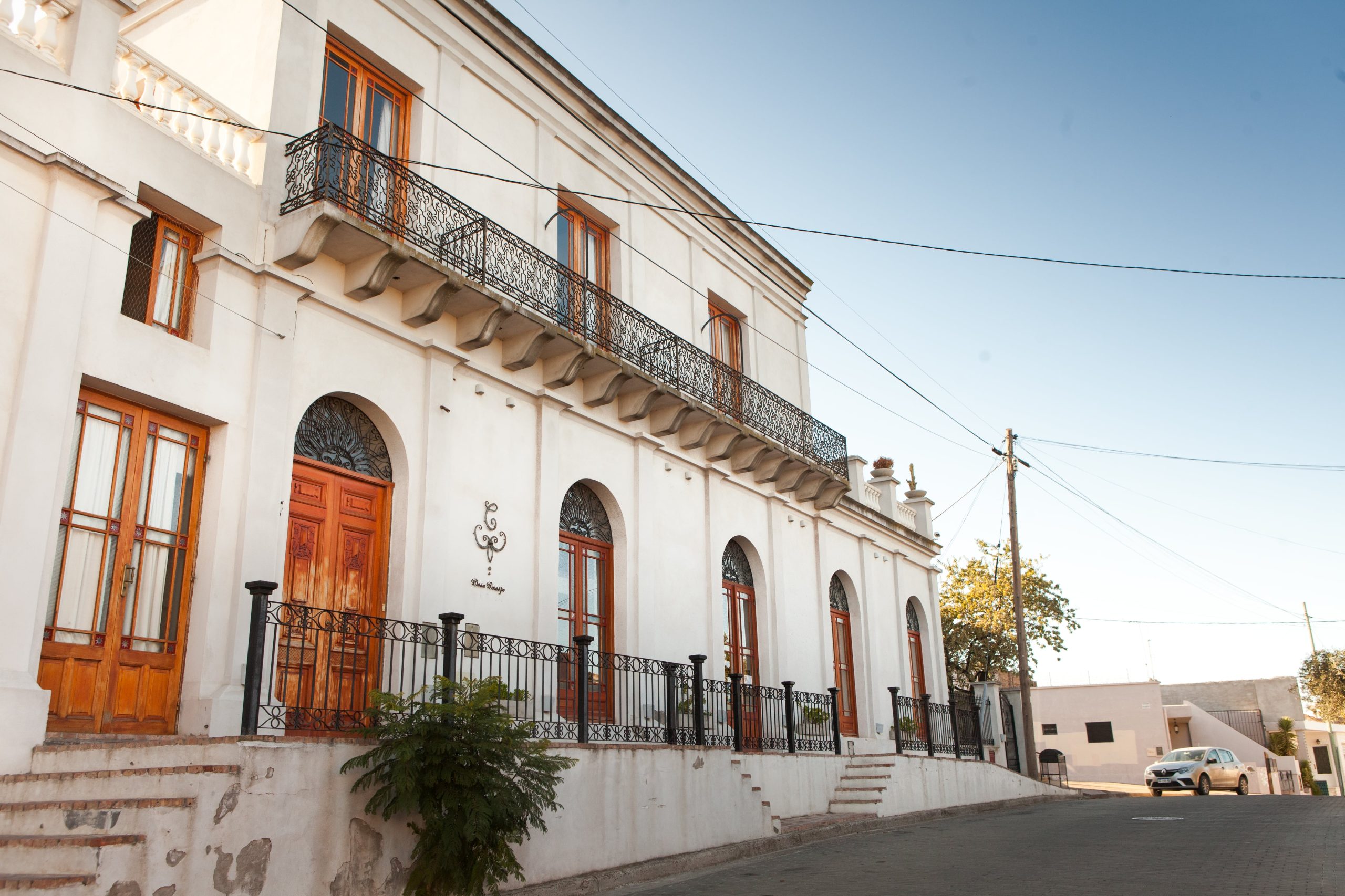 La fachada exterior del hotel boutique Casa Crespo, en Carmen de Patagones.