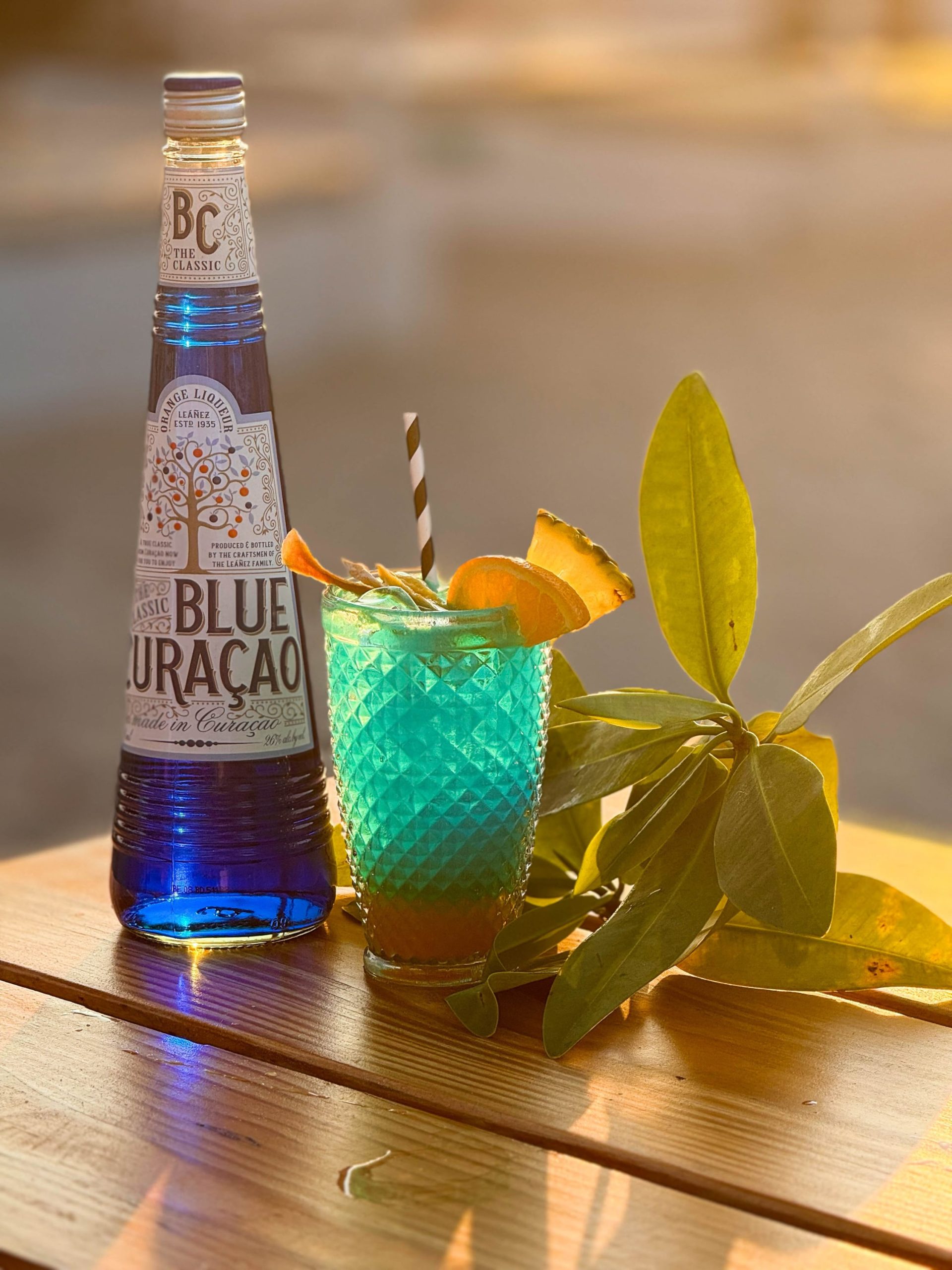 El licor Blue Curaçao es parte de la identidad del país 