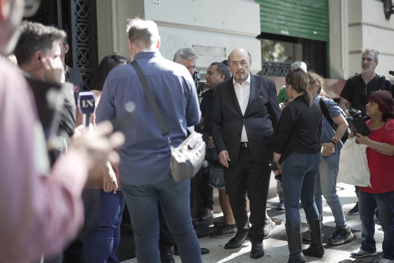 El periodista Joaquín Morales Solá asiste al último adiós de Jorge Lanata. Fuente: Juan Pablo Chaves.