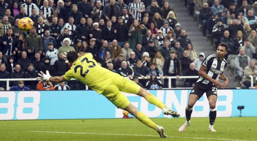 Enzo Fernández y Emiliano Martínez sufrieron el Boxing Day en la Premier League: perdieron Chelsea y Aston VIlla