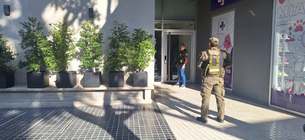 Los allanamientos en los departamentos de lujo que compró la empresa Betail. Foto: Gendarmería.