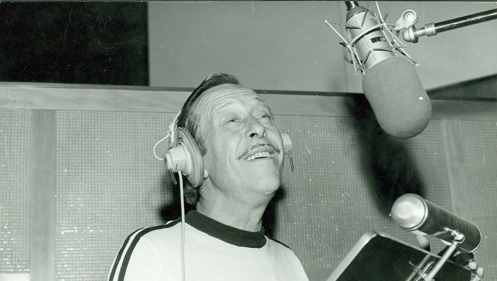 Roberto Goyeneche en un estudio de grabación.