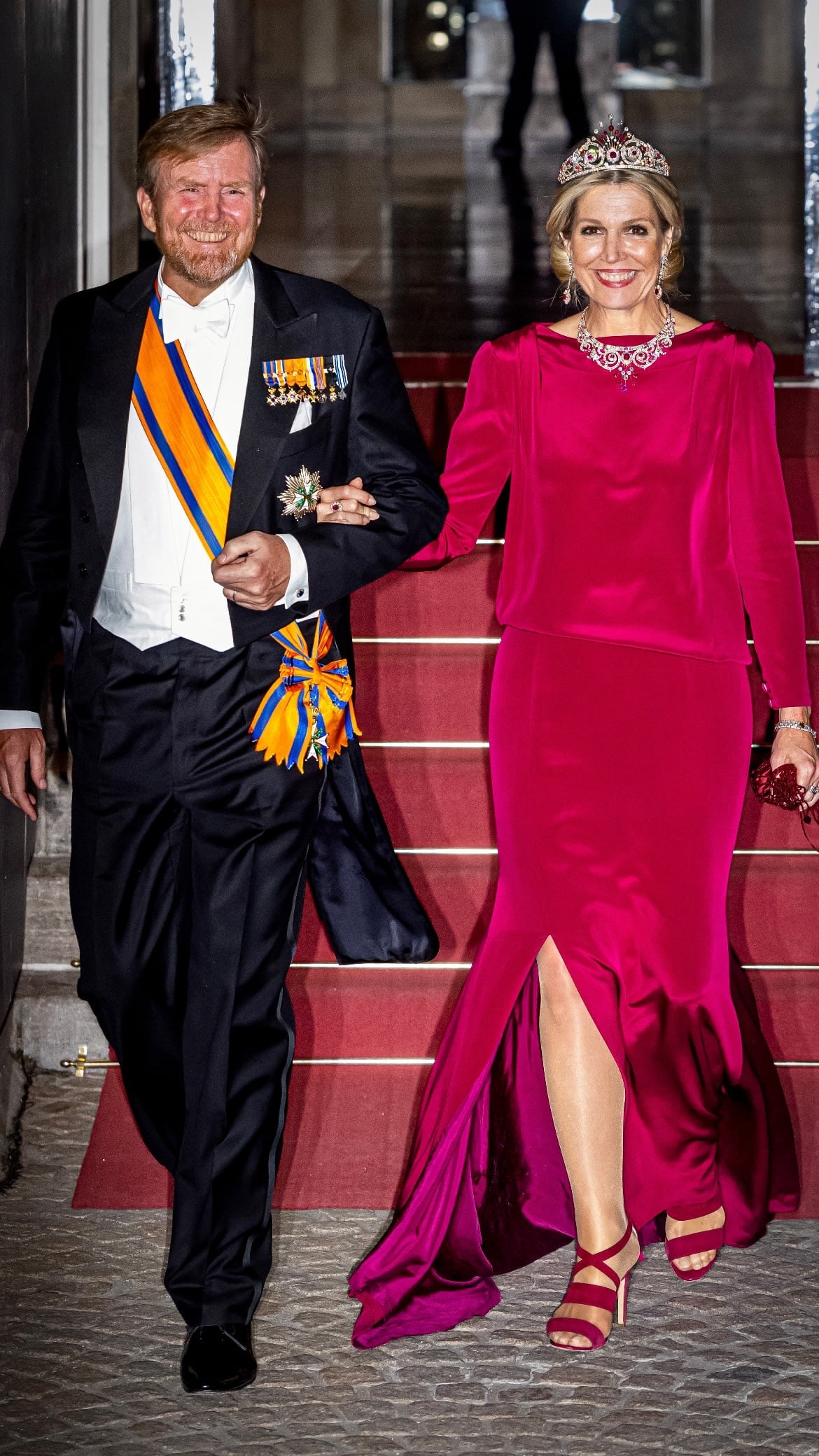 En la cena anual para el Cuerpo Diplomático en el Palacio Real la reina usó un Natan Couture de 2011 (Foto: Instagram @patrickvkatwijk)