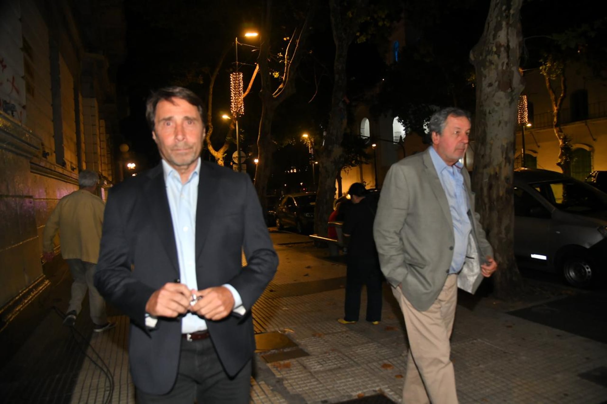 Eduardo Feinmann llega al velatorio de Jorge Lanata.