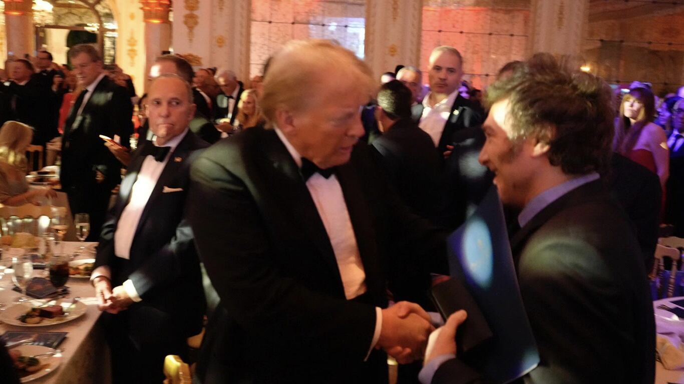 Trump y Milei, en el encuentro de la Conferencia de Acción Política Conservadora. (Foto: Presidencia).