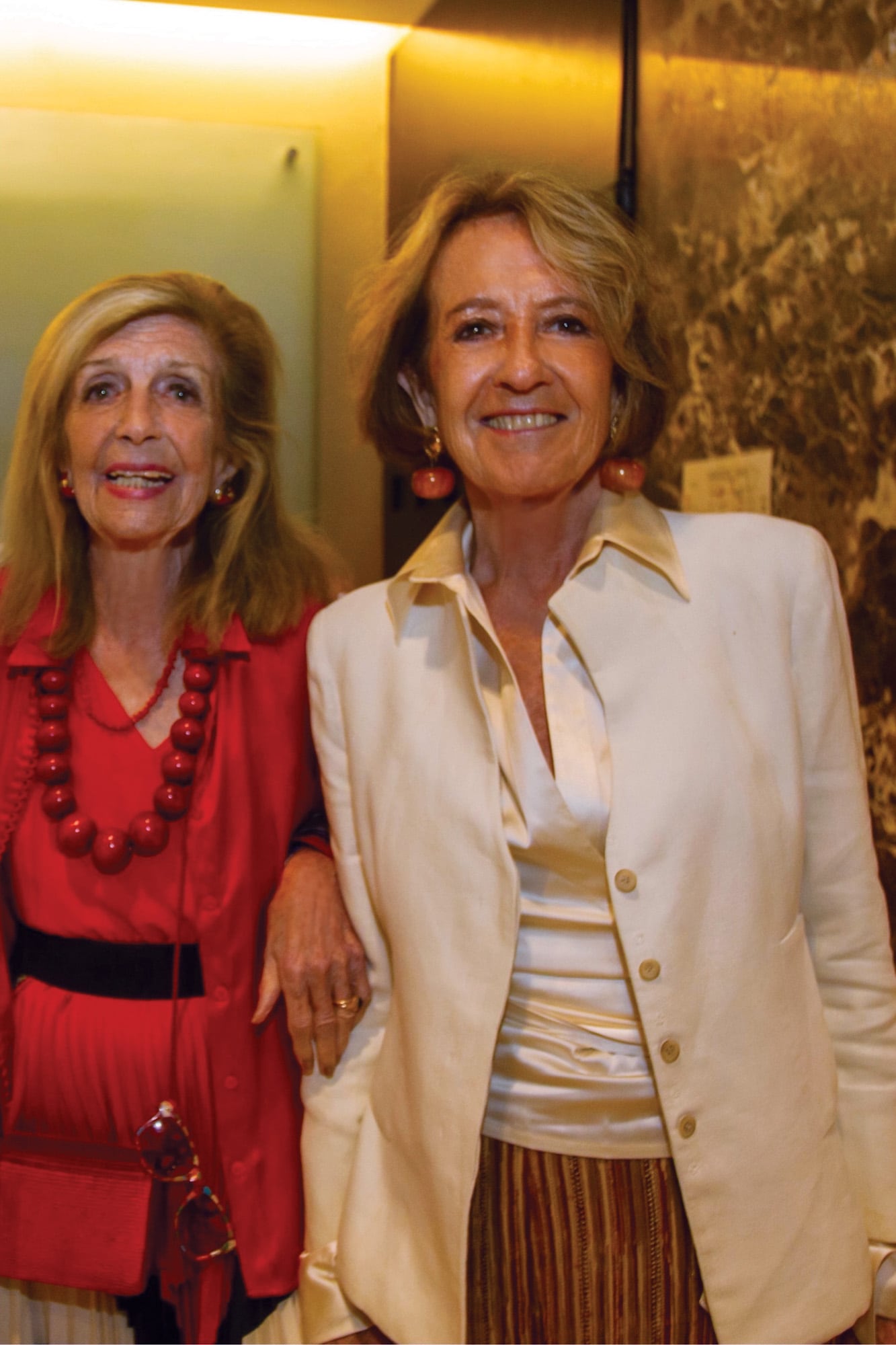 La decoradora Minnie Firpo con María del Carmen Cerruti, madre de Máxima Zorreguieta.