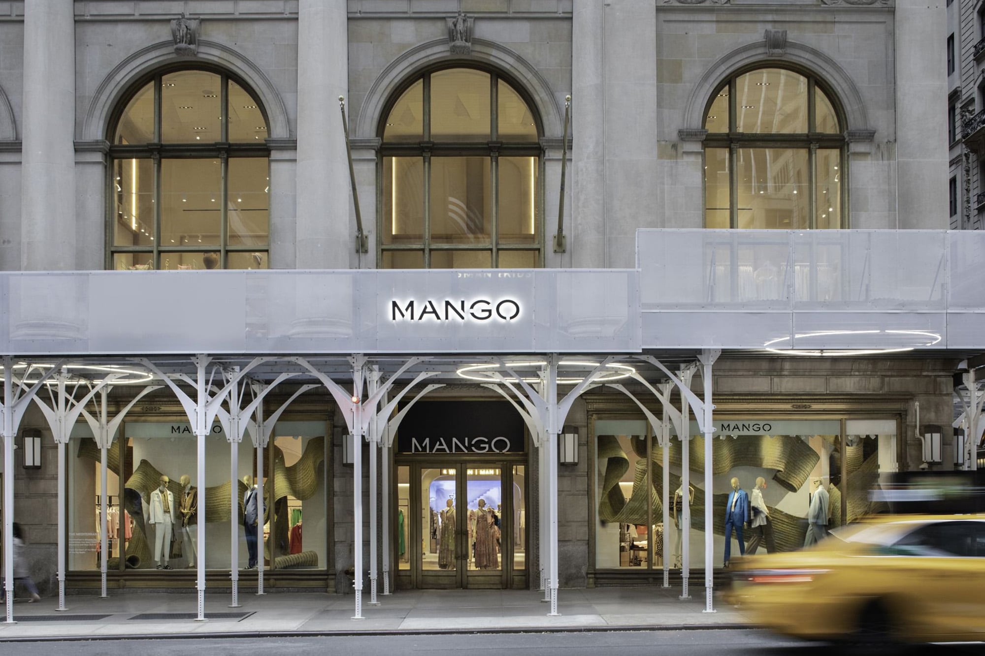 Mango fue fundada en 1984 en Barcelona por el empresario Isak Andic y se expandió por el mundo