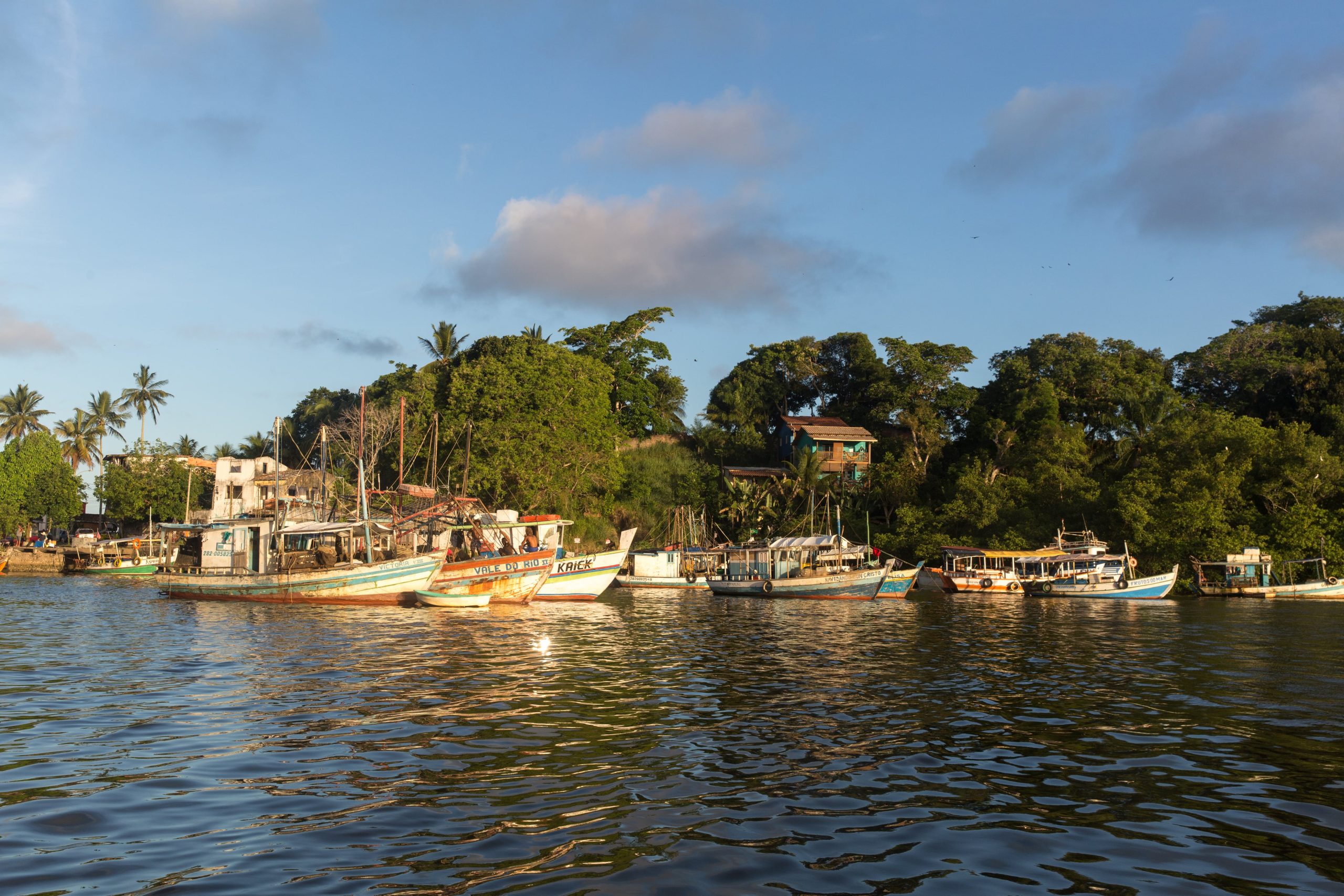 Barcos pescadores en Itacaré.