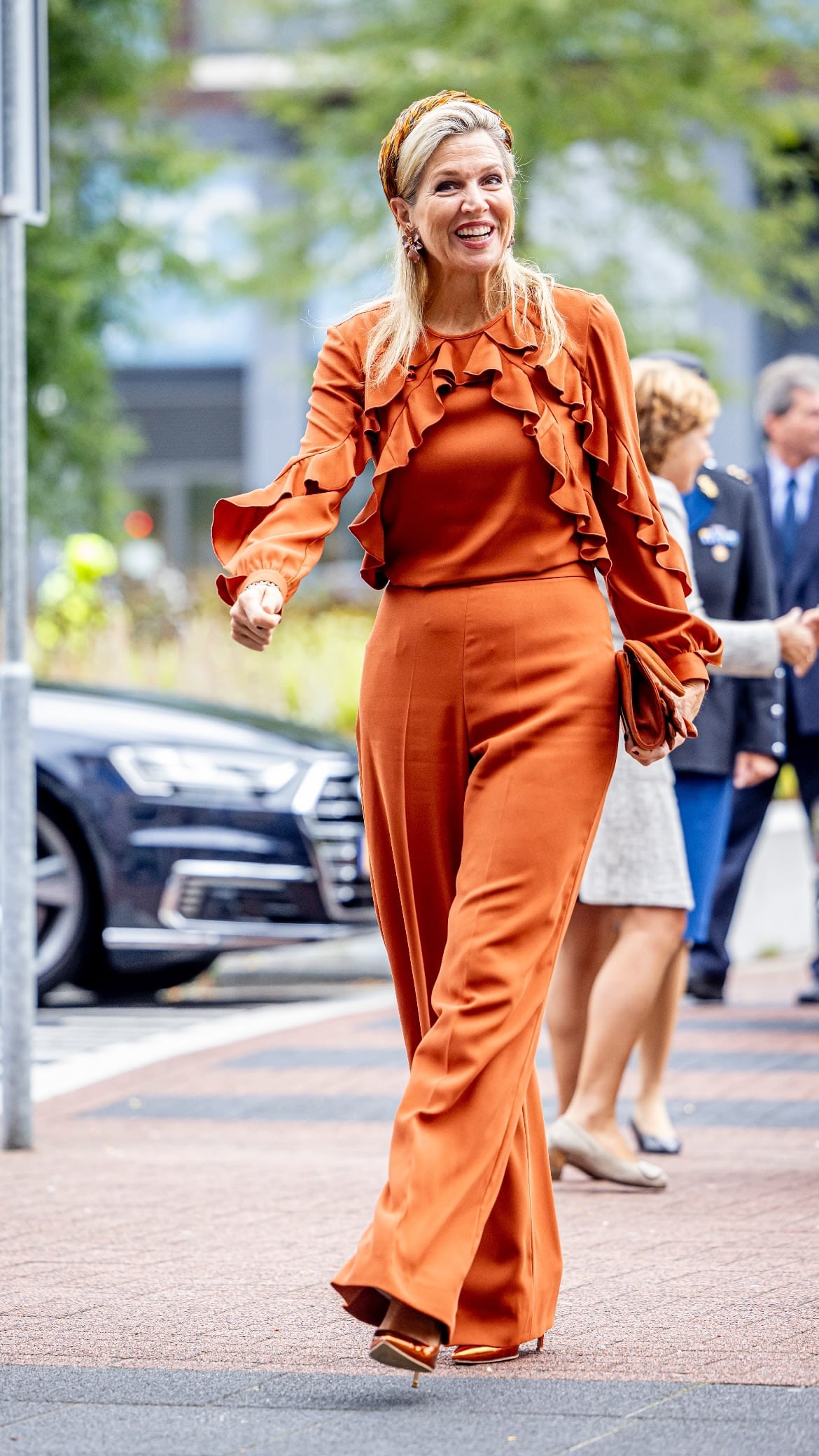 Este año la reina estrenó un conjunto casual y elegante en color naranja (Foto: Instagram @patrickvkatwijk)