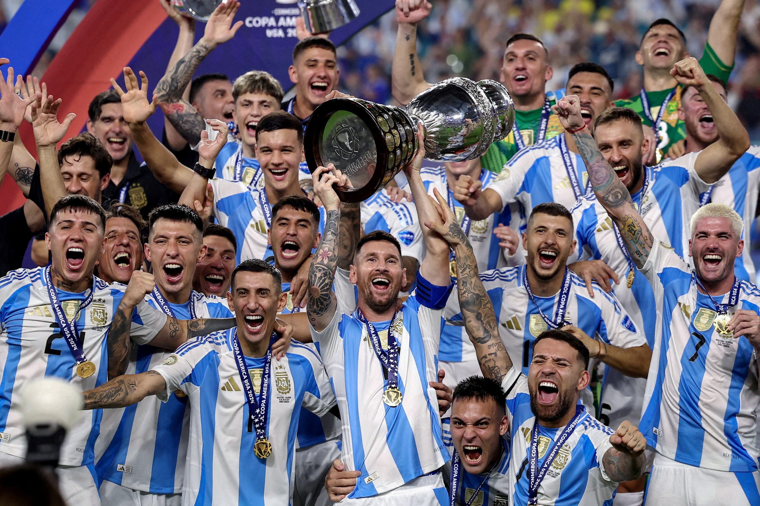 La Albiceleste, ganadora de la Copa América, recibió 579 votos para llevarse el primer puesto, por tercera vez consecutiva. (REUTERS/Agustin Marcarian)