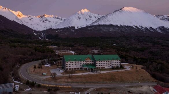 El Wyndham Garden Hotel del Glaciar está ubicado en el corazón de la Reserva Ecológica del Fin del Mundo en Ushuaia (Foto: Instagram/@wyndhamgardenushuaia)