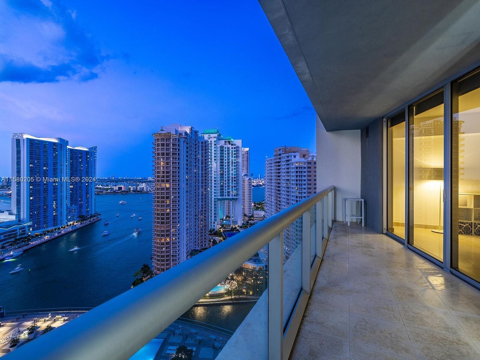 La vista hacia el Caribe desde un balcón del complejo Icon Brickell, que compró Andrés Vázquez con sociedades offshore.