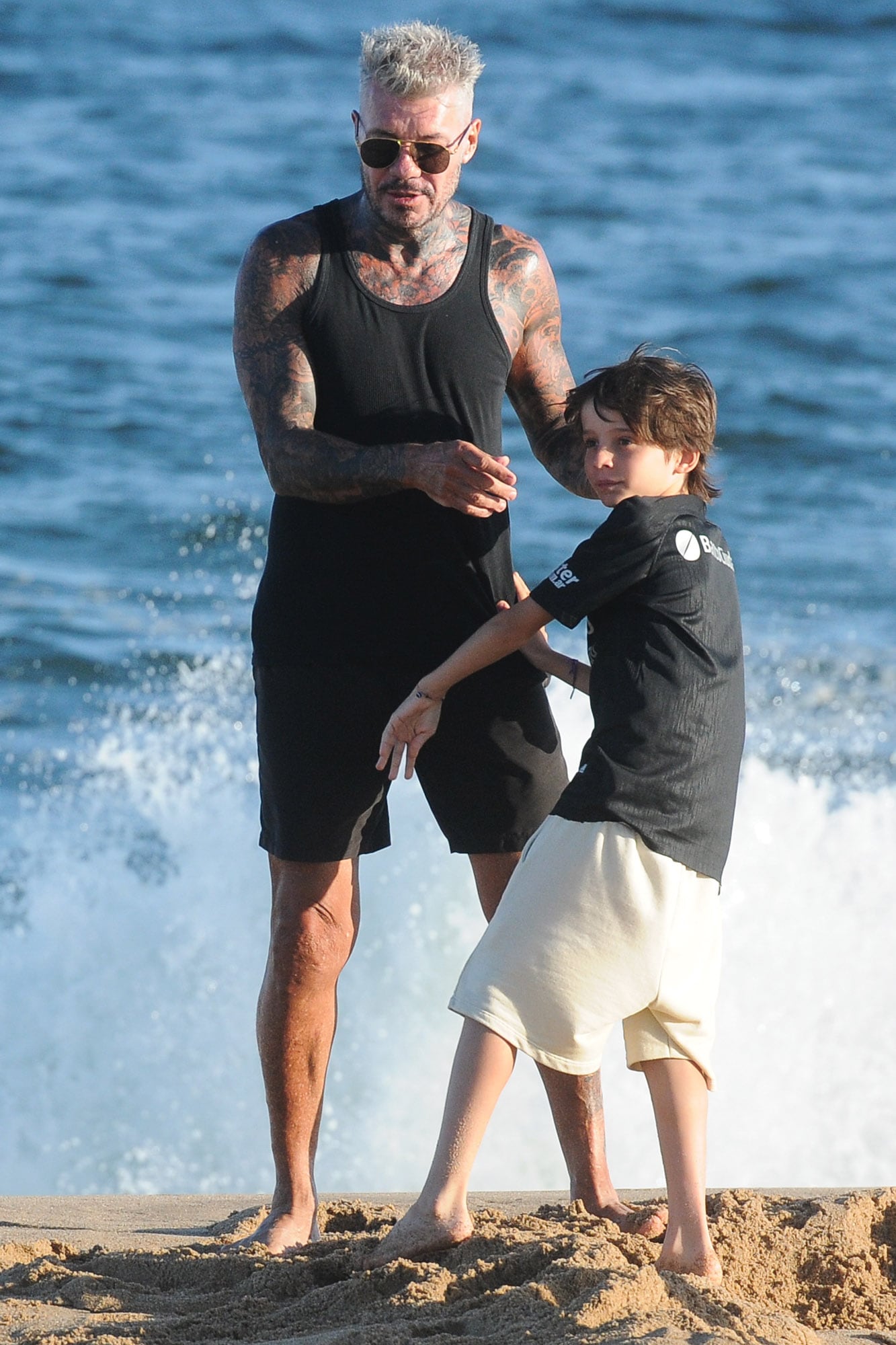 Marcelo y Lorenzo (a quien llaman Lolo) –que pasará Año Nuevo con su mamá, Guillermina Valdés, en Necochea– bajaron a la playa el domingo 22 aprovechando el día de sol.