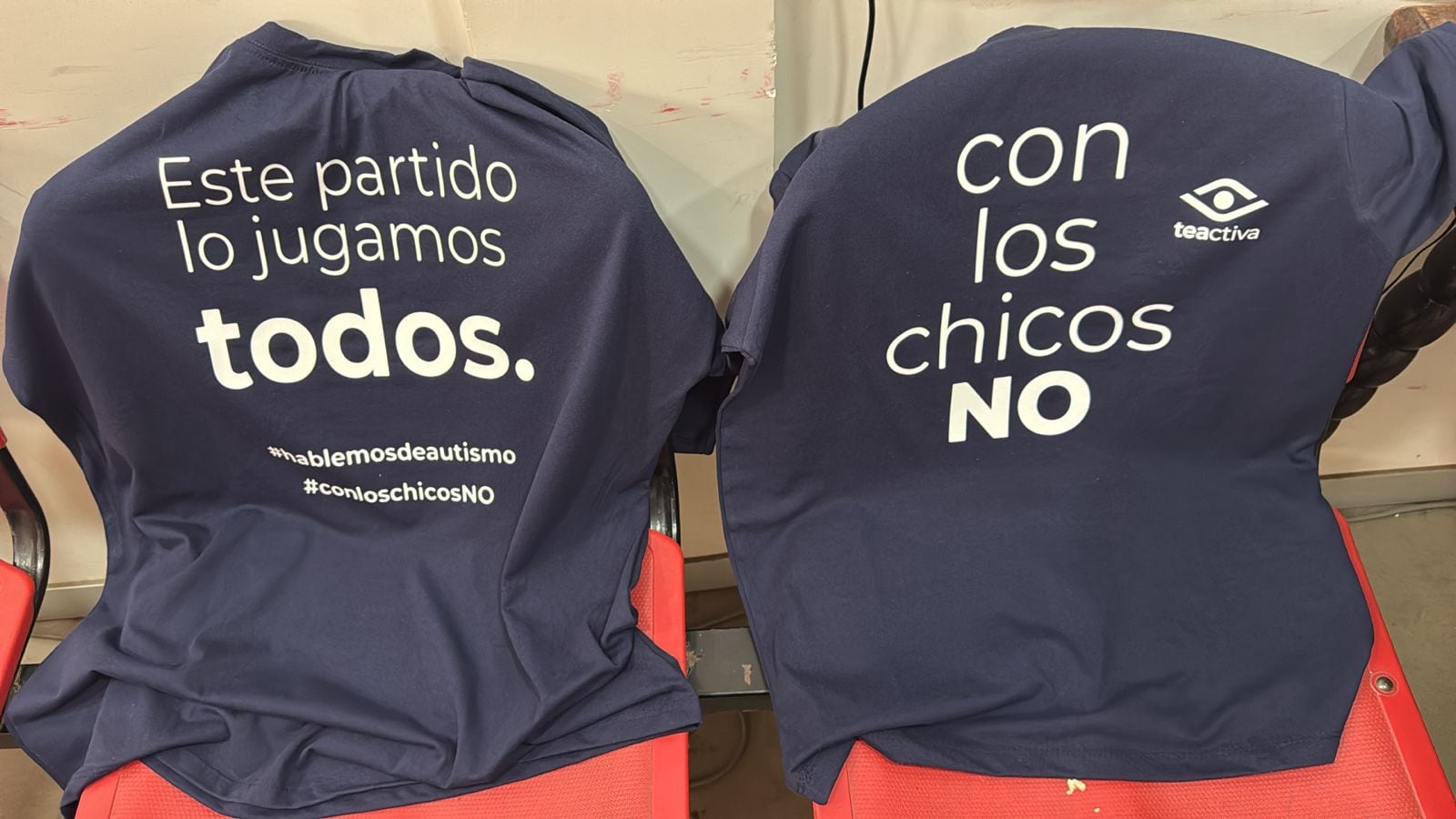 La remera que usaron los jugadores en la previa del partido Independiente-Atlético Tucumán