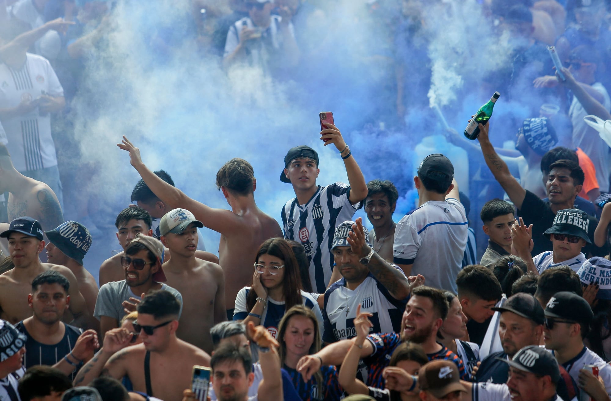 Los hinchas de Talleres ilusionados con ser campeones por primera vez en el fútbol argentino