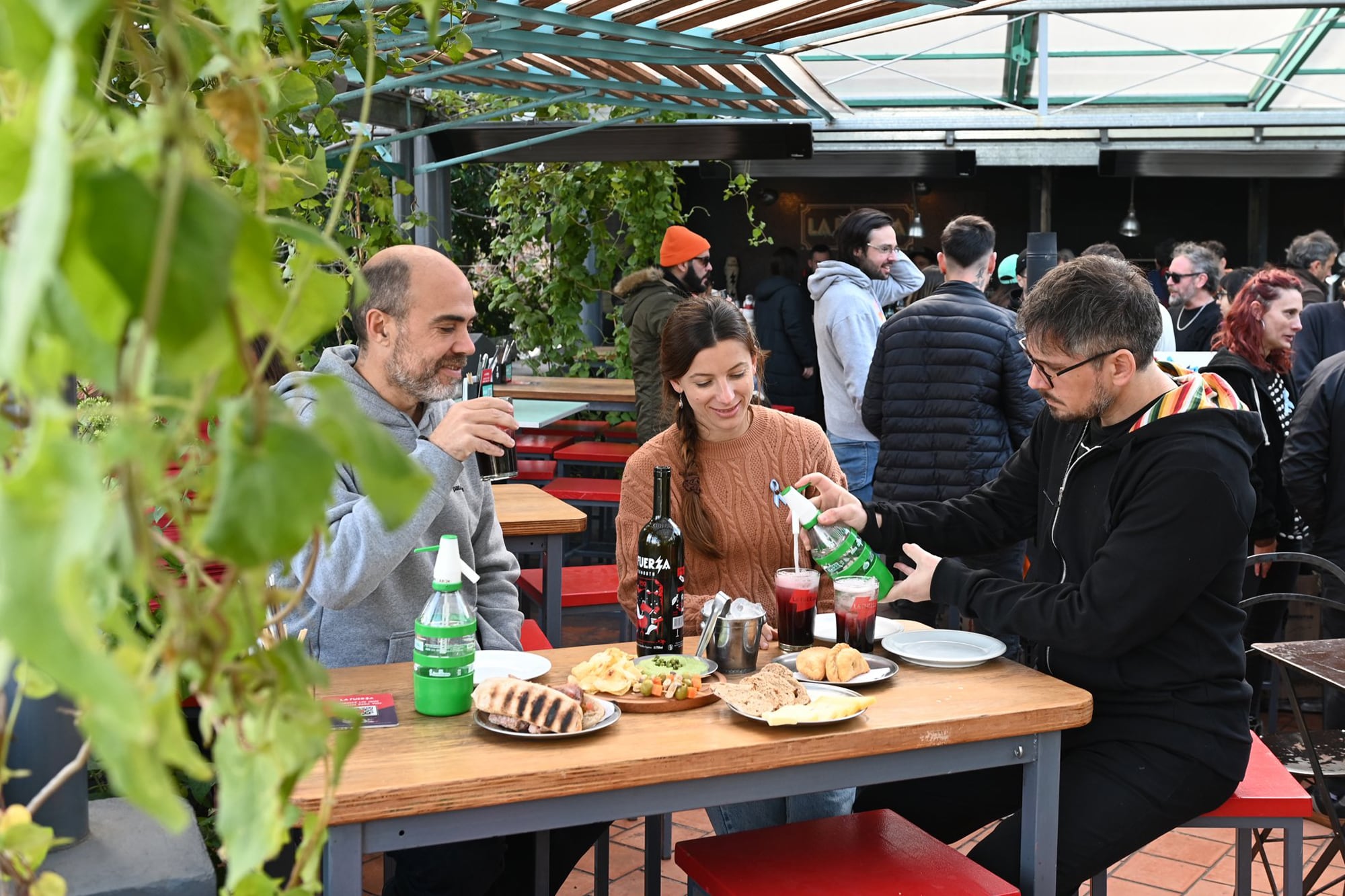 La terraza de La Fuerza se consolida, también, como punto de encuentros sociales