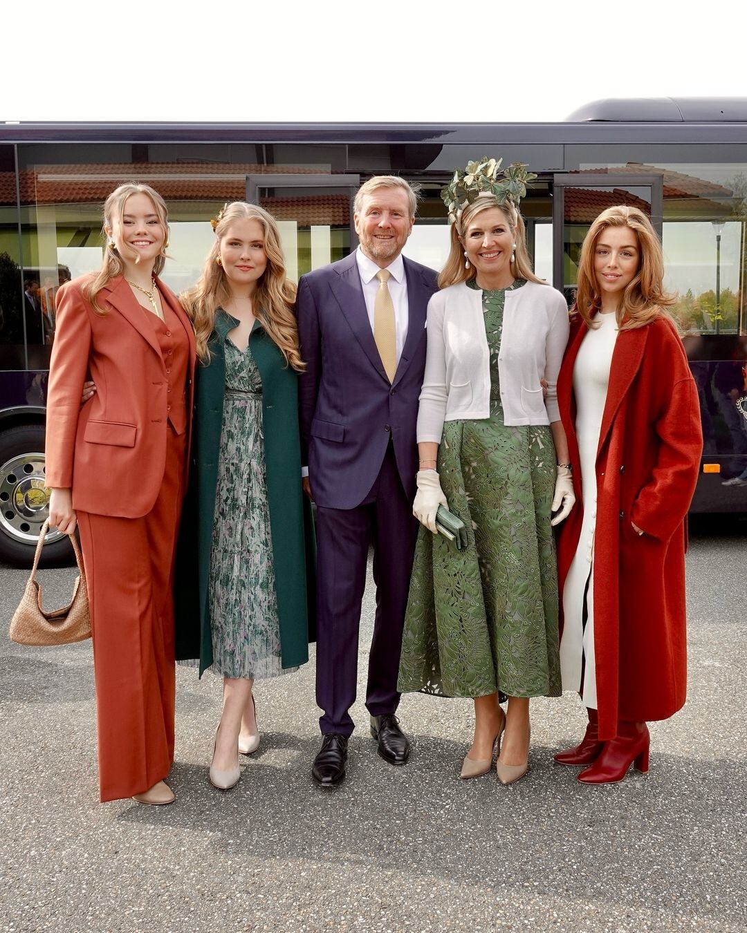 La reina Máxima estrenó un vestido de hojas y mariposas para el Día del Rey (Foto: Instagram/@koninklijkhuis)