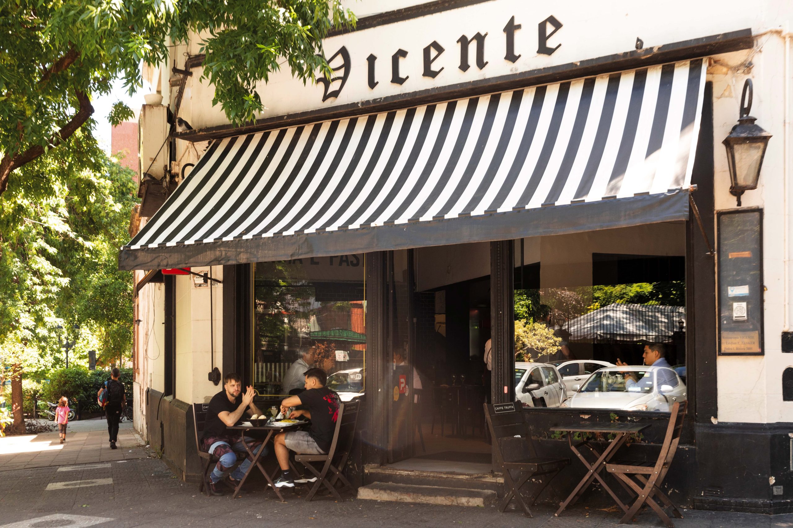 Vicente, especialidad en pastas y parrilla, con menú muy argentino e italiano.